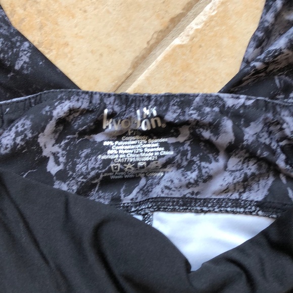 Workout capris - Picture 3 of 3